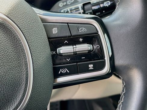 Used 2025 Kia Sorento SX FWD image 19