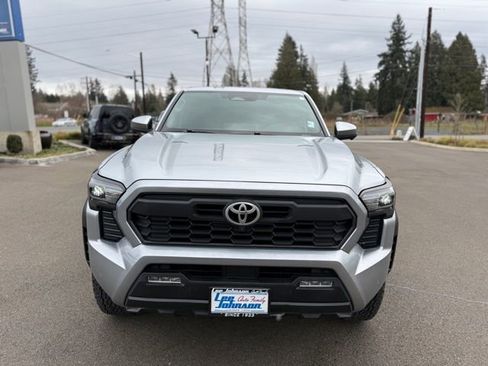 Used 2024 Toyota Tacoma TRD Off-Road w/ TRD Off Road Premium Package image 2