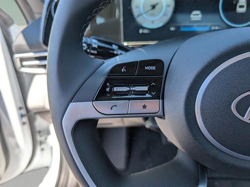 New 2025 Hyundai Elantra Limited image 24