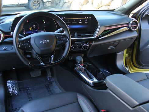 Used 2025 Chevrolet Trax RS image 21