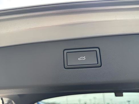 New 2025 Volkswagen Tiguan SE image 21