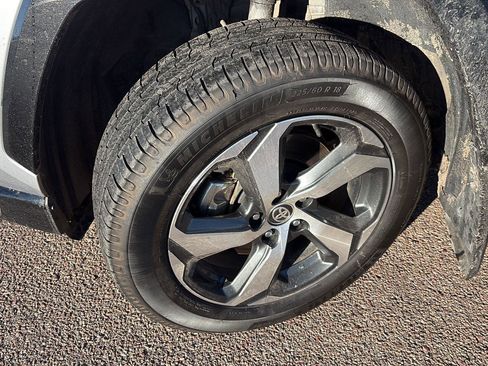 Used 2024 Toyota RAV4 SE image 4