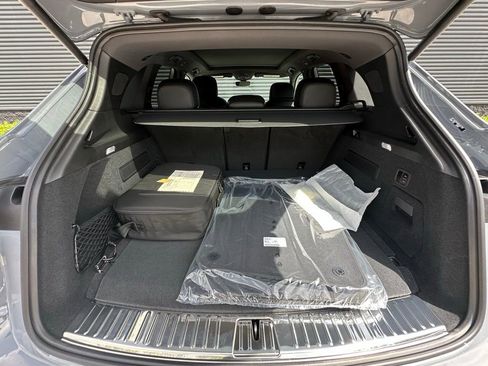 Used 2025 Porsche Cayenne S image 36