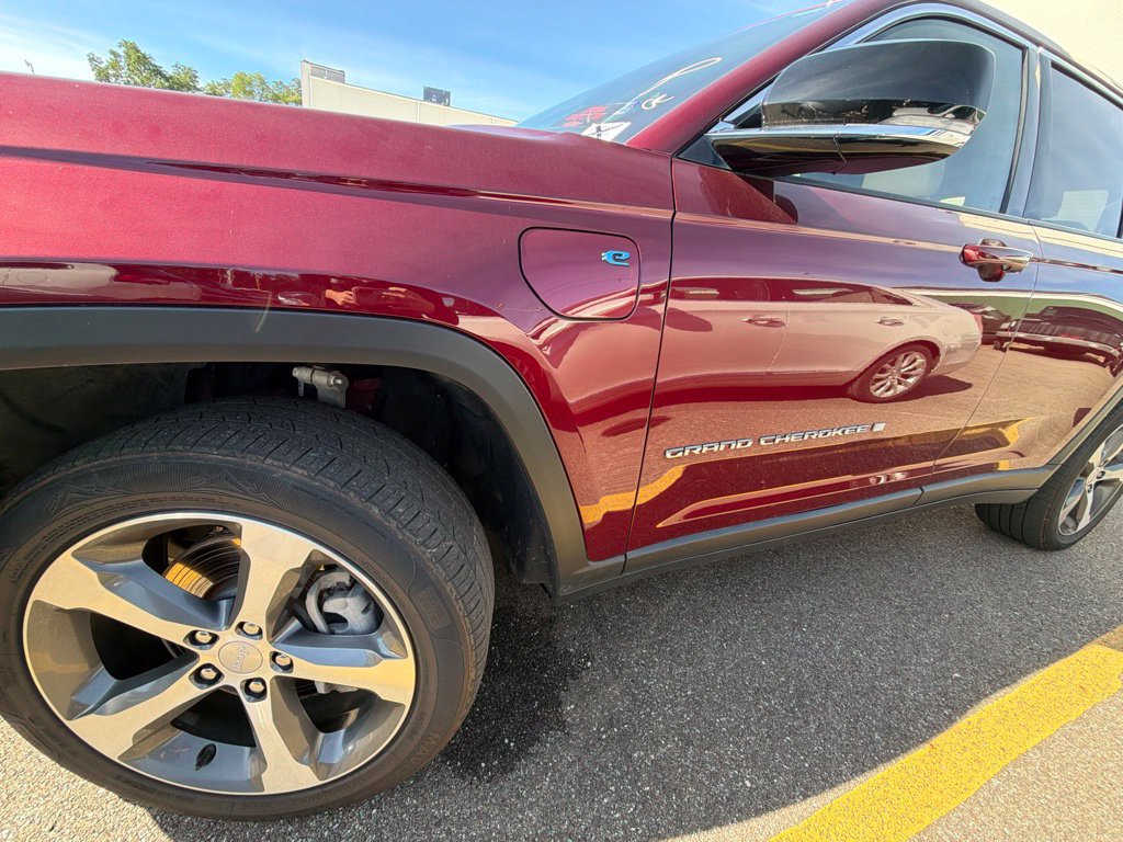 Used 2023 Jeep Grand Cherokee 4WD 4xe image 12
