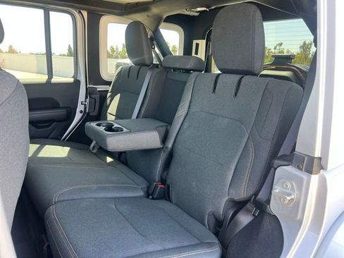 Used 2024 Jeep Wrangler Unlimited Sahara w/ Safety Group AWD/4WD image 19