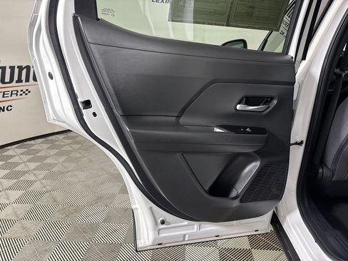 Used 2025 Nissan Kicks SV FWD image 21