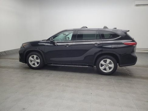Used 2021 Toyota Highlander L FWD image 3