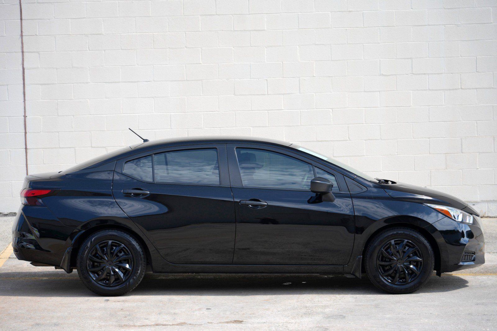 Used 2021 Nissan Versa S FWD image 46