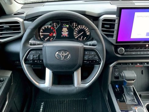 Used 2022 Toyota Tundra SR5 w/ SR5 Premium Package image 5