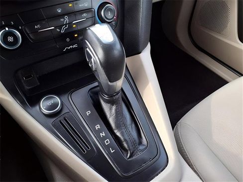 Used 2015 Ford Focus SE image 14