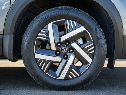 Used 2025 Nissan Kicks SV image 23