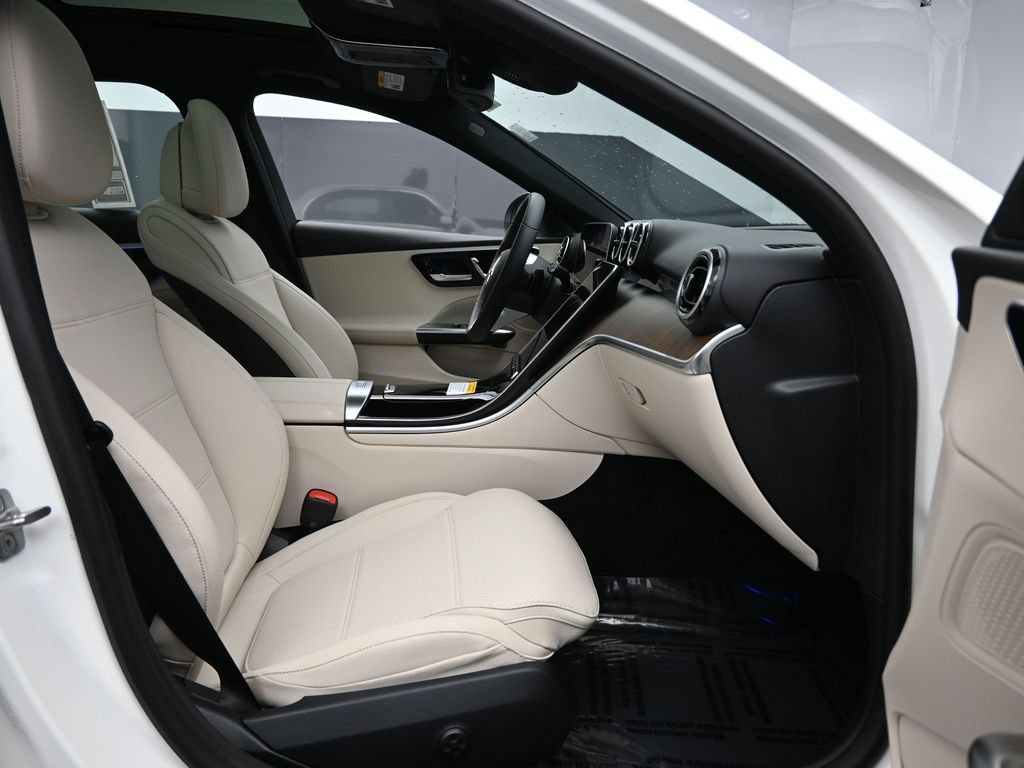 Used 2025 Mercedes-Benz C 300 4MATIC Sedan image 33
