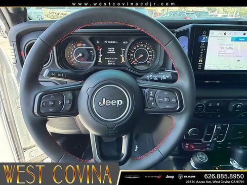 Used 2024 Jeep Wrangler Unlimited Rubicon AWD/4WD image 18
