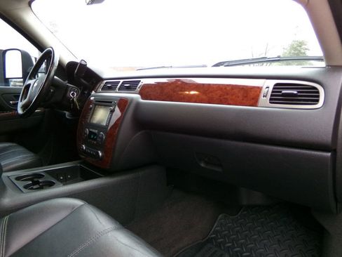 Used 2011 Chevrolet Silverado 2500 LTZ w/ LTZ Plus Package image 18