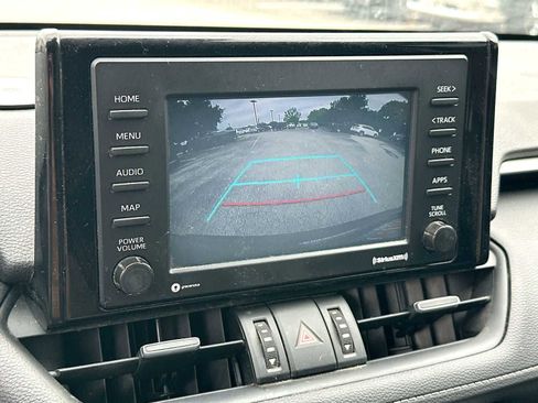 Used 2020 Toyota RAV4 XLE Premium FWD image 20