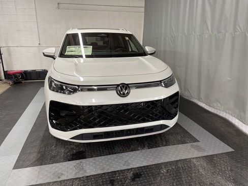 New 2026 Volkswagen Tiguan SEL R-Line AWD/4WD image 1