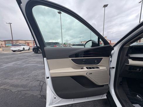 Certified 2024 Lincoln Nautilus Reserve w/ Equipment Group 202A image 17