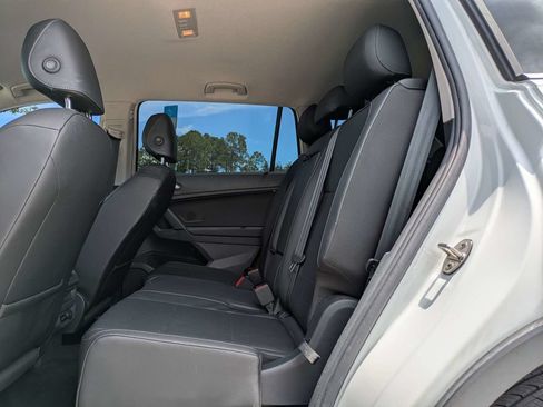 Used 2019 Volkswagen Tiguan SE FWD image 17