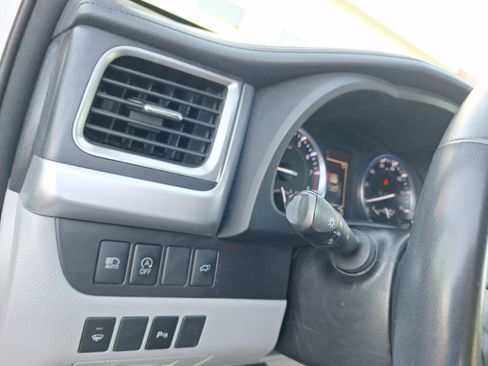 Used 2018 Toyota Highlander Limited image 18