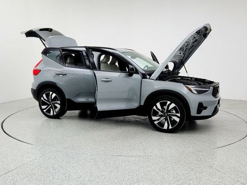 New 2026 Volvo XC40 B4 Plus w/ Climate Package image 10