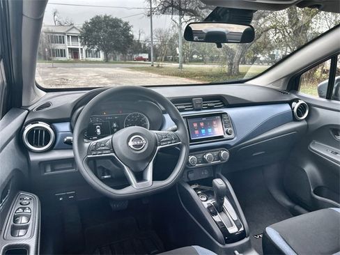 Used 2025 Nissan Versa SV image 10