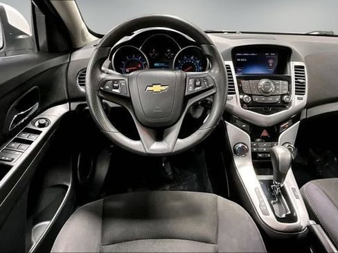 Used 2015 Chevrolet Cruze LT w/ Sun And Sound Package FWD image 8