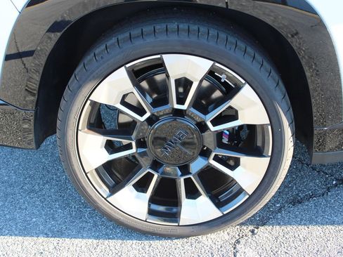 New 2023 BMW XM image 36