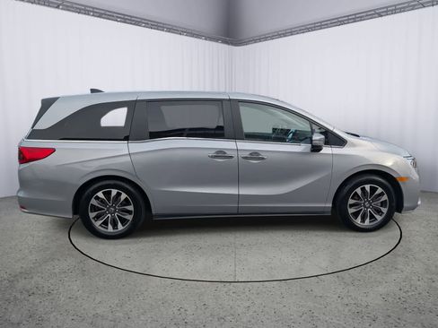 Certified 2024 Honda Odyssey EX-L image 2