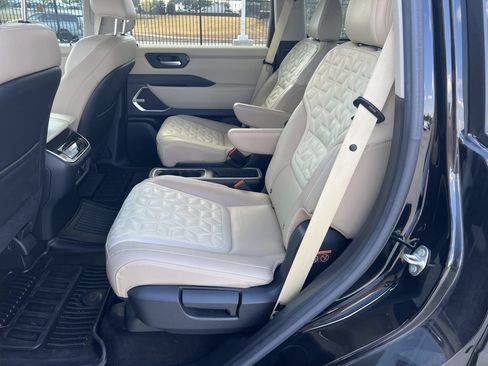 Used 2025 Nissan Armada Platinum RWD image 11