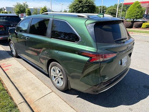 Used 2024 Toyota Sienna Platinum AWD/4WD image 5