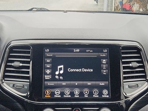 Used 2020 Jeep Grand Cherokee Altitude AWD/4WD image 16