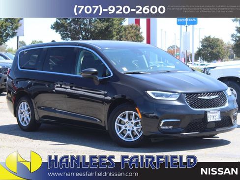 Used 2023 Chrysler Pacifica Touring-L FWD image 1