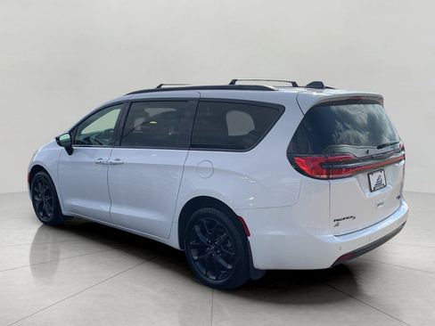 Used 2025 Chrysler Pacifica Limited AWD/4WD image 5