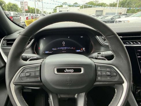 Used 2023 Jeep Grand Cherokee Altitude AWD/4WD image 36