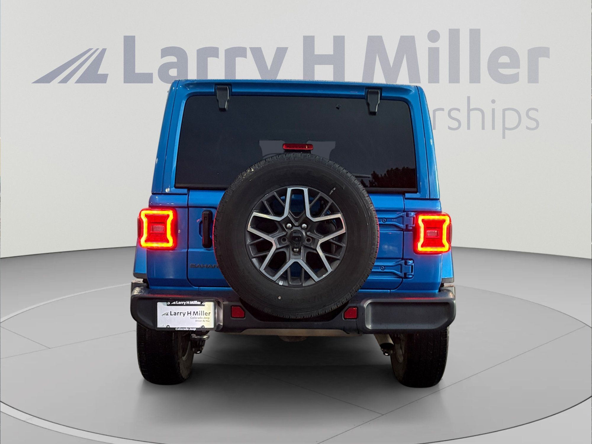 Used 2025 Jeep Wrangler Unlimited Sahara AWD/4WD image 4