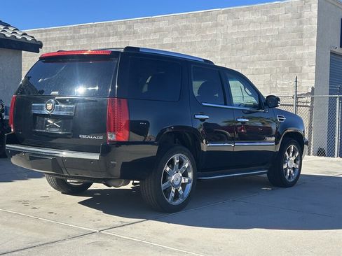 Used 2014 Cadillac Escalade Luxury image 5