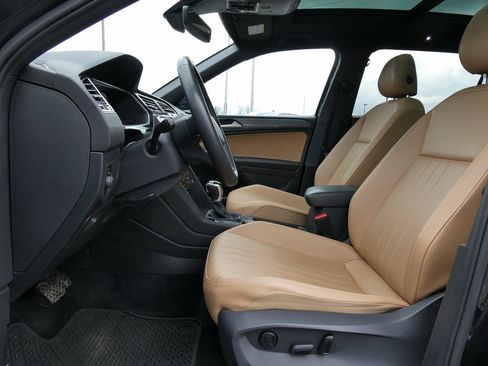 Used 2022 Volkswagen Tiguan SE w/ Panoramic Sunroof Package image 19