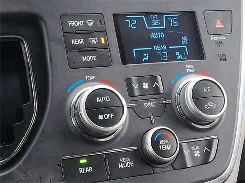 Used 2017 Toyota Sienna LE image 16