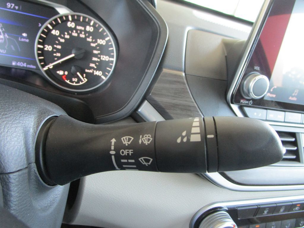 Used 2025 Nissan Altima 2.5 SV FWD image 26