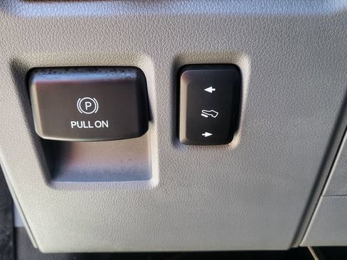 Used 2022 Ford F150 Lightning XLT AWD/4WD image 38