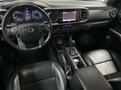 Used 2019 Toyota Tacoma TRD Off-Road image 13
