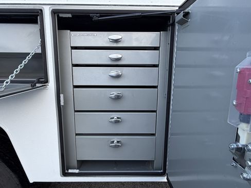 New 2024 Ford F450 XL w/ XL Chrome Package image 13