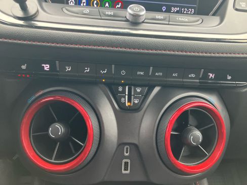 Used 2019 Chevrolet Blazer RS w/ Sun and Wheels Package image 25