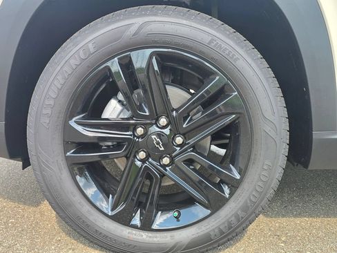 New 2026 Chevrolet Trax ACTIV w/ Sunroof Package FWD image 37
