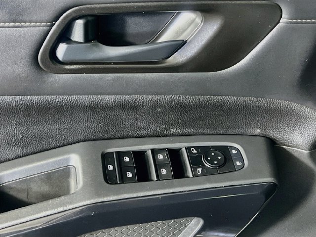 Used 2023 Nissan Pathfinder SV FWD image 12