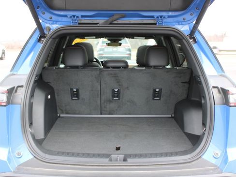 Used 2025 Chevrolet Equinox ACTIV w/ Safety and Technology Package image 17