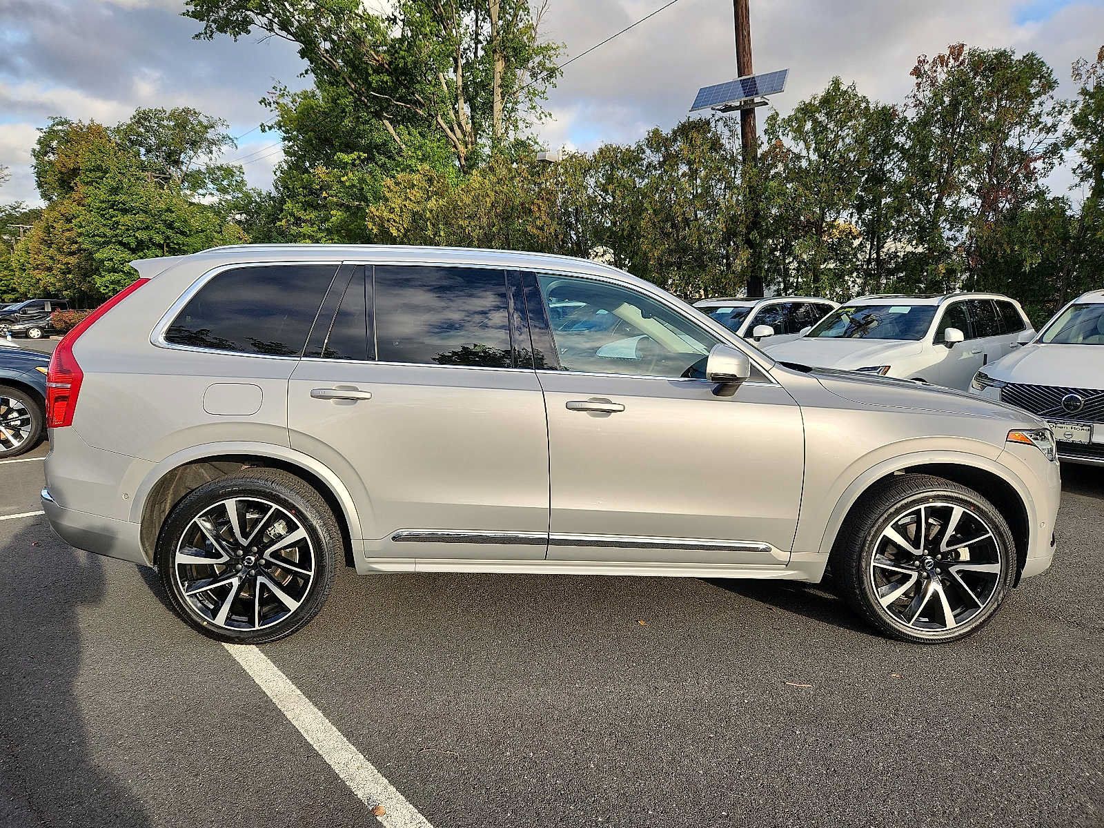 Certified 2023 Volvo XC90 B6 Plus AWD/4WD image 7