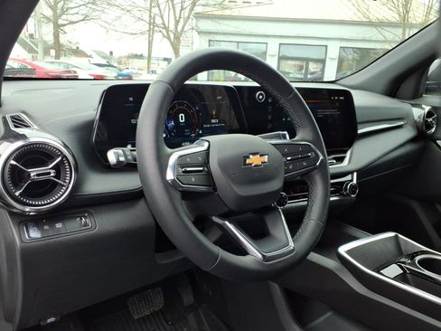 Used 2025 Chevrolet Equinox LT image 22