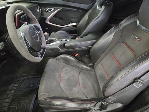 Used 2018 Chevrolet Camaro ZL1 RWD image 19