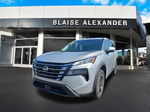 Used 2025 Nissan Rogue SV AWD/4WD image 9